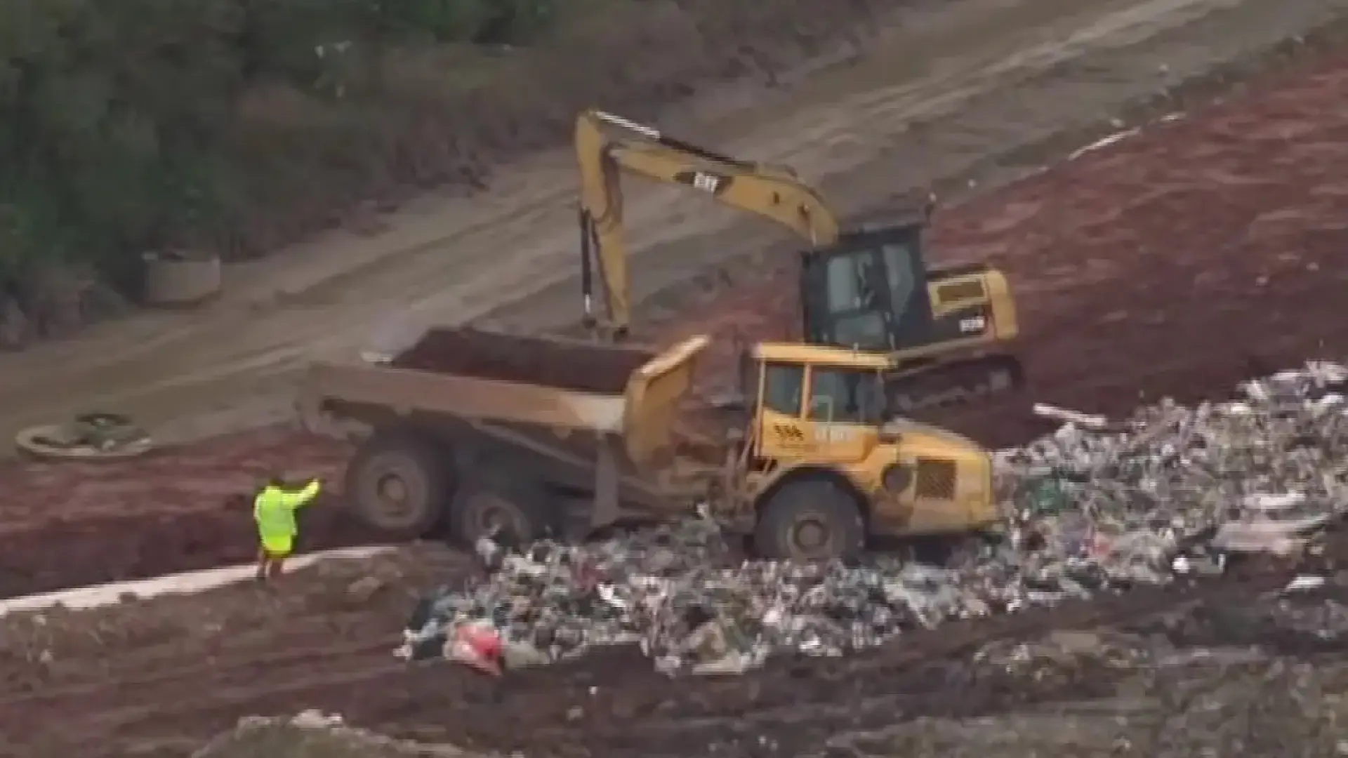 Tira a la basura un disco duro con 7.500 bitcoins y ofrece 58 millones al  ayuntamiento para desenterrarlo