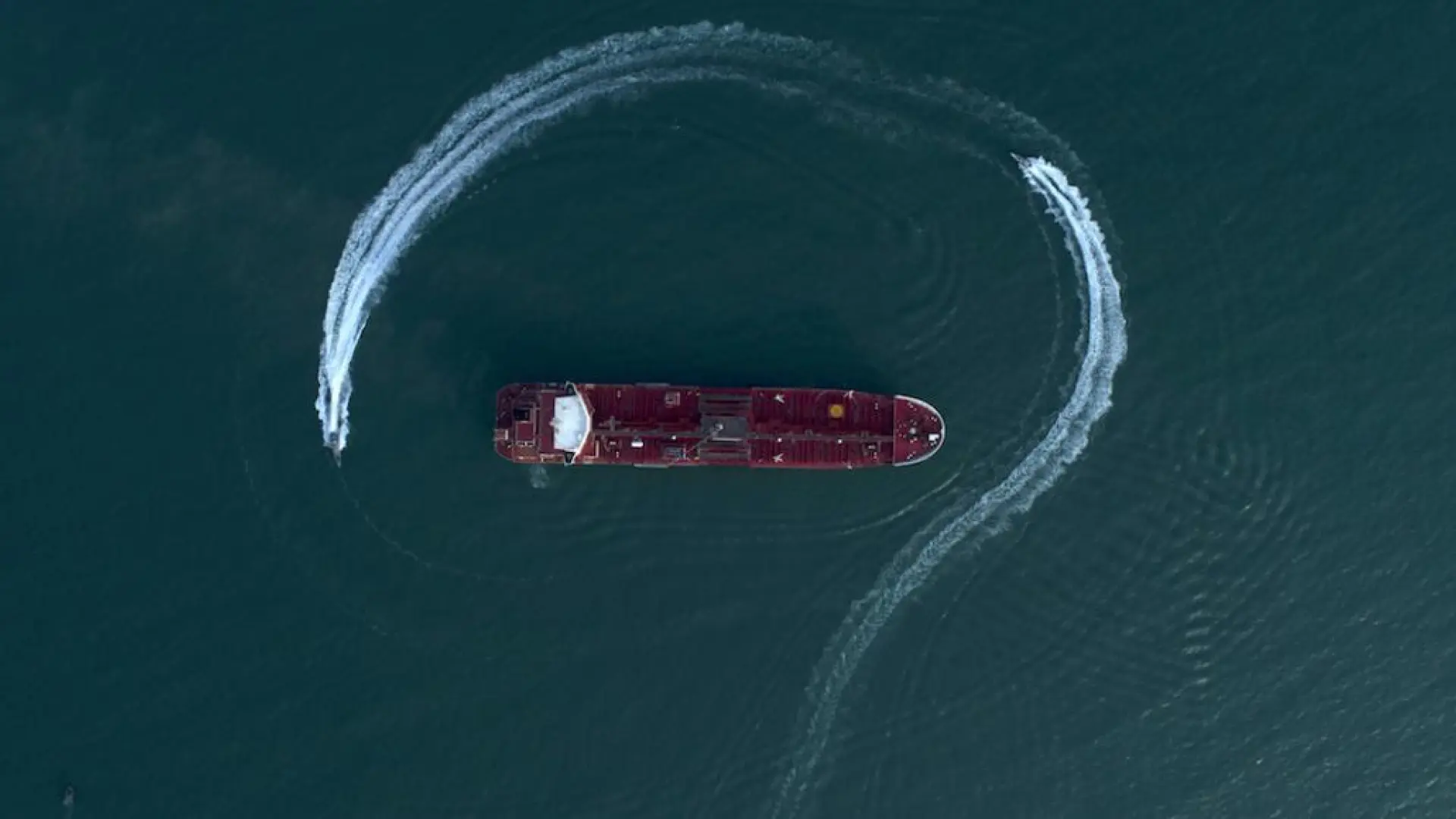 Se modera la subida de gas (+12%) y petróleo (+3%) tras los ataques en yacimientos y refinerías en Irán, Qatar y Arabia Saudí