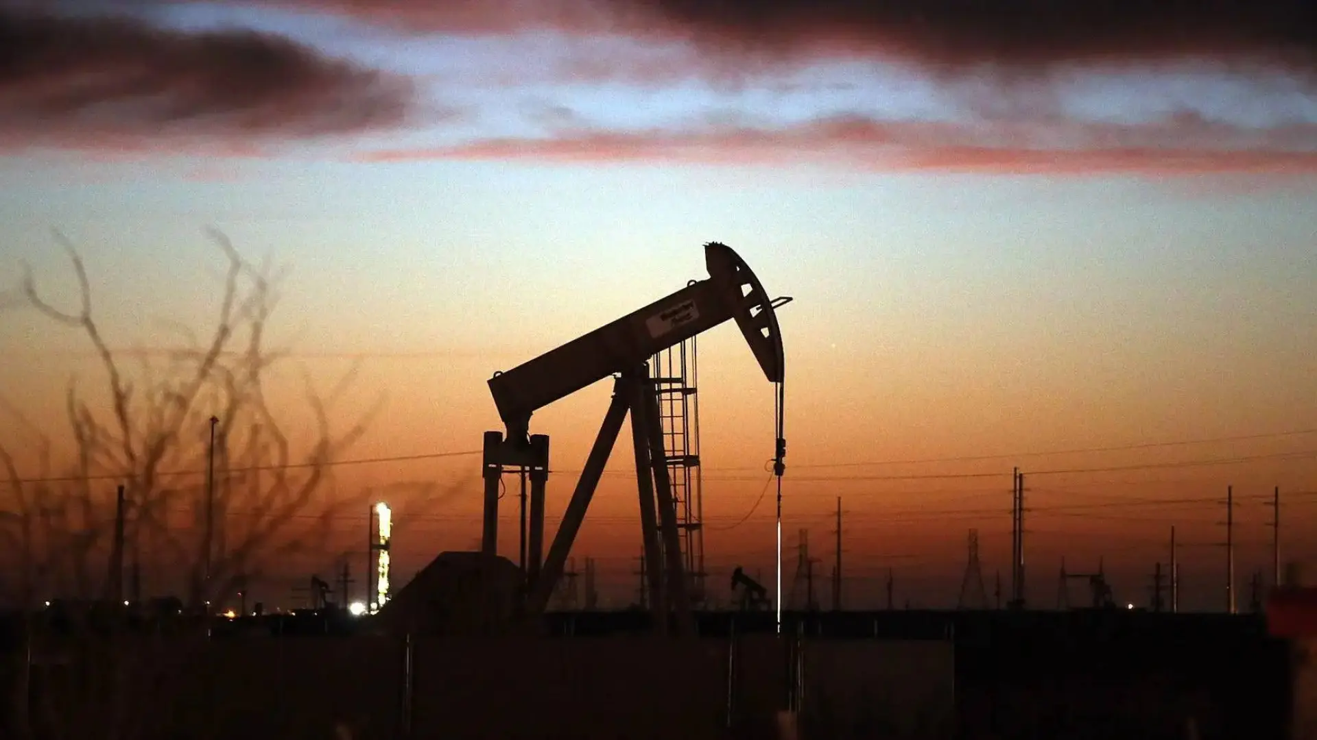 Crash del precio del petróleo con Rusia y Arabia Saudí en la mira: el Brent se abarata un 30% en 48 horas, su mayor desplome desde 2020