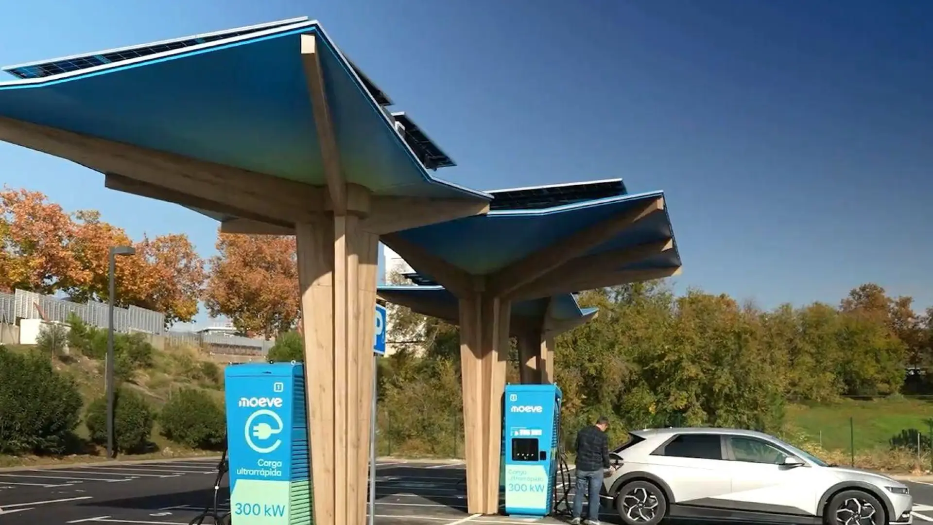 Moeve llega a 2026 con 500 estaciones de servicio transformadas en España y  Portugal