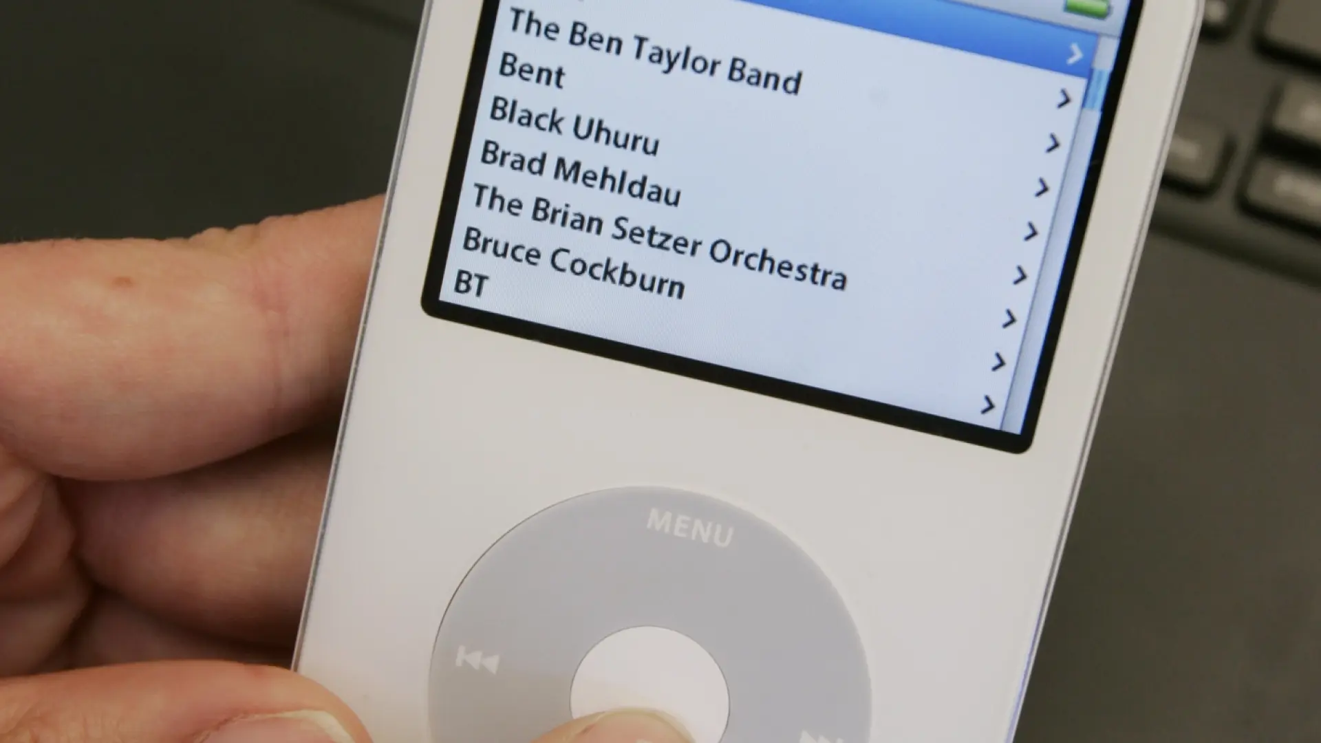 El 'padre del iPod' dice que Apple debería traer de vuelta una 'versión nostálgica' del dispositivo de música