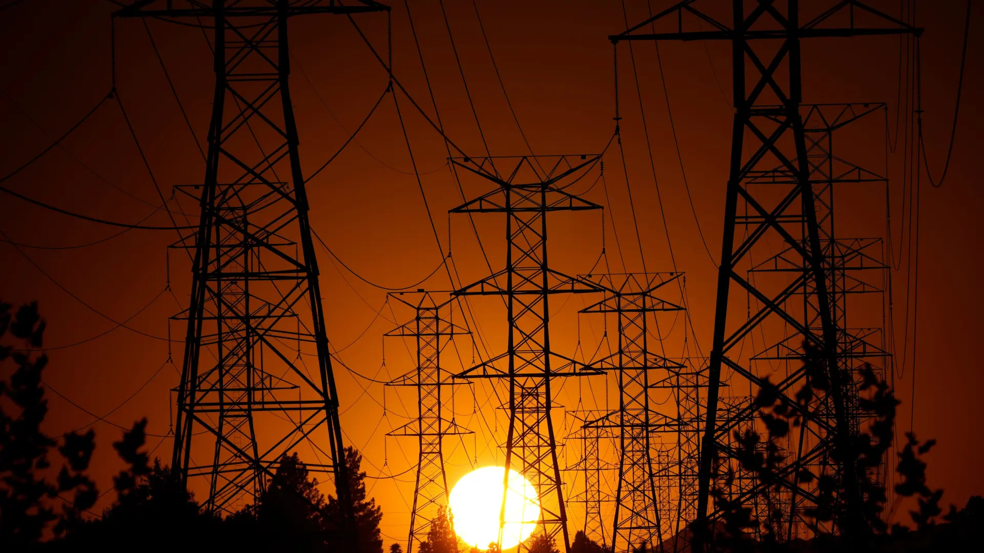 Un ciclo de gas y luz más caros por la 'guerra pérsica' amenaza con frenar el auge inversor en inteligencia artificial