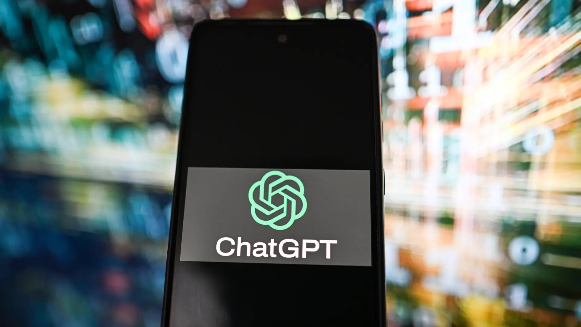 OpenAI lanza GPT-5.4 con capacidades nativas para controlar ordenadores de forma autónoma