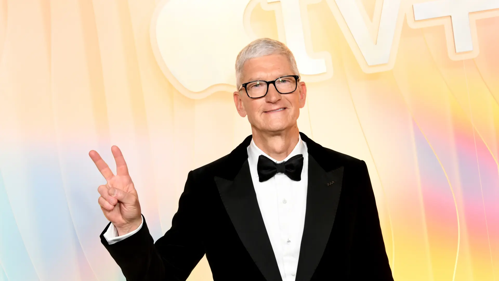 Terremoto en Apple: Tim Cook dejará su cargo como director ejecutivo en septiembre y será reemplazado por John Ternus