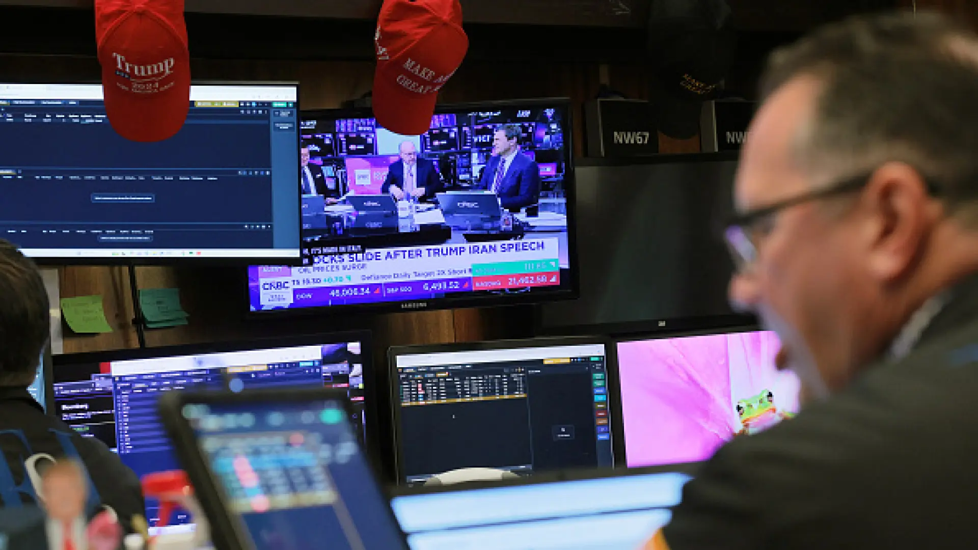 Wall Street sube lentamente mientras el petróleo cae por la fecha límite para la apertura de Ormuz