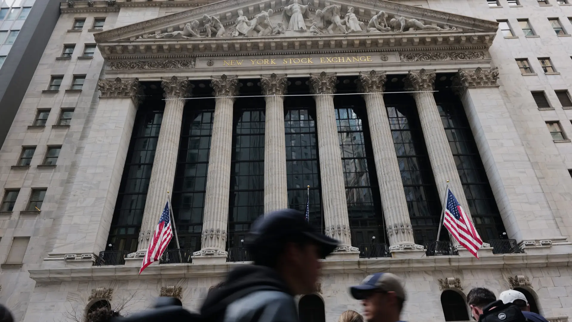 Wall Street espera la hora final para que Irán abra Ormuz y revierte la caída ante la duda sobre qué hará Trump