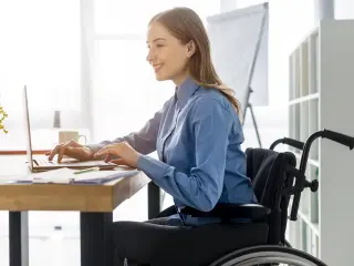 Compatibilizar trabajo con incapacidad permanente: requisitos y límites legales