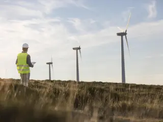 La energía eólica y la solar generaron más electricidad por primera vez en 2025