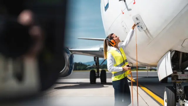 Hay más de 500 vacantes disponibles en distintos aeropuertos de España y en muchos casos sin experiencia.