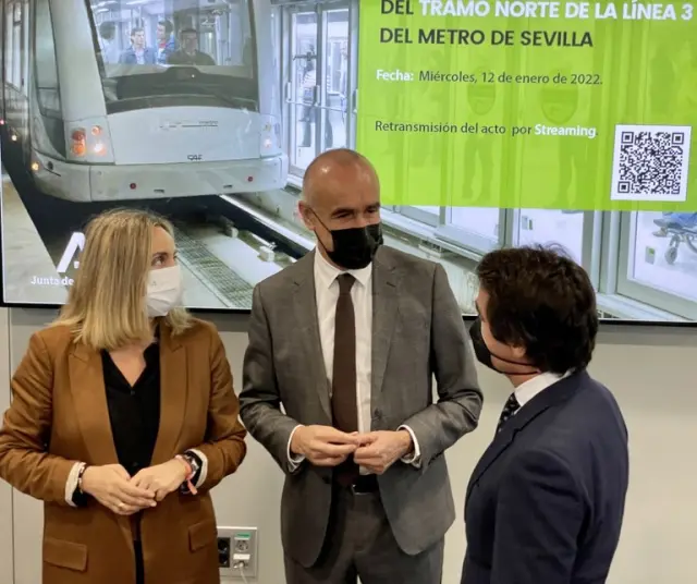 Antonio Muñoz, en el centro, alcalde de Sevilla.
