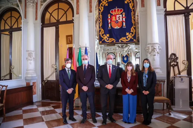 Francisco de la Torre, en el centro, alcalde de Málaga.