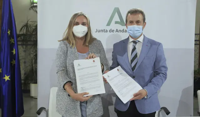 Julio Millán, alcalde de Jaén, junto a la consejera de Fomento de la Junta de Andalucía.