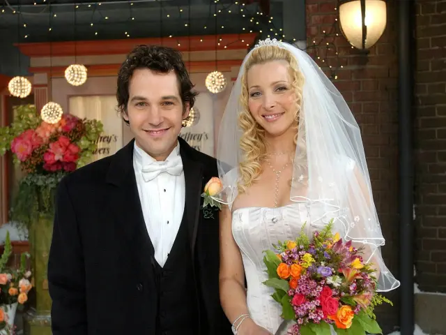 Paul Rudd y Lisa Kudrow en el rodaje de 'Friends'.